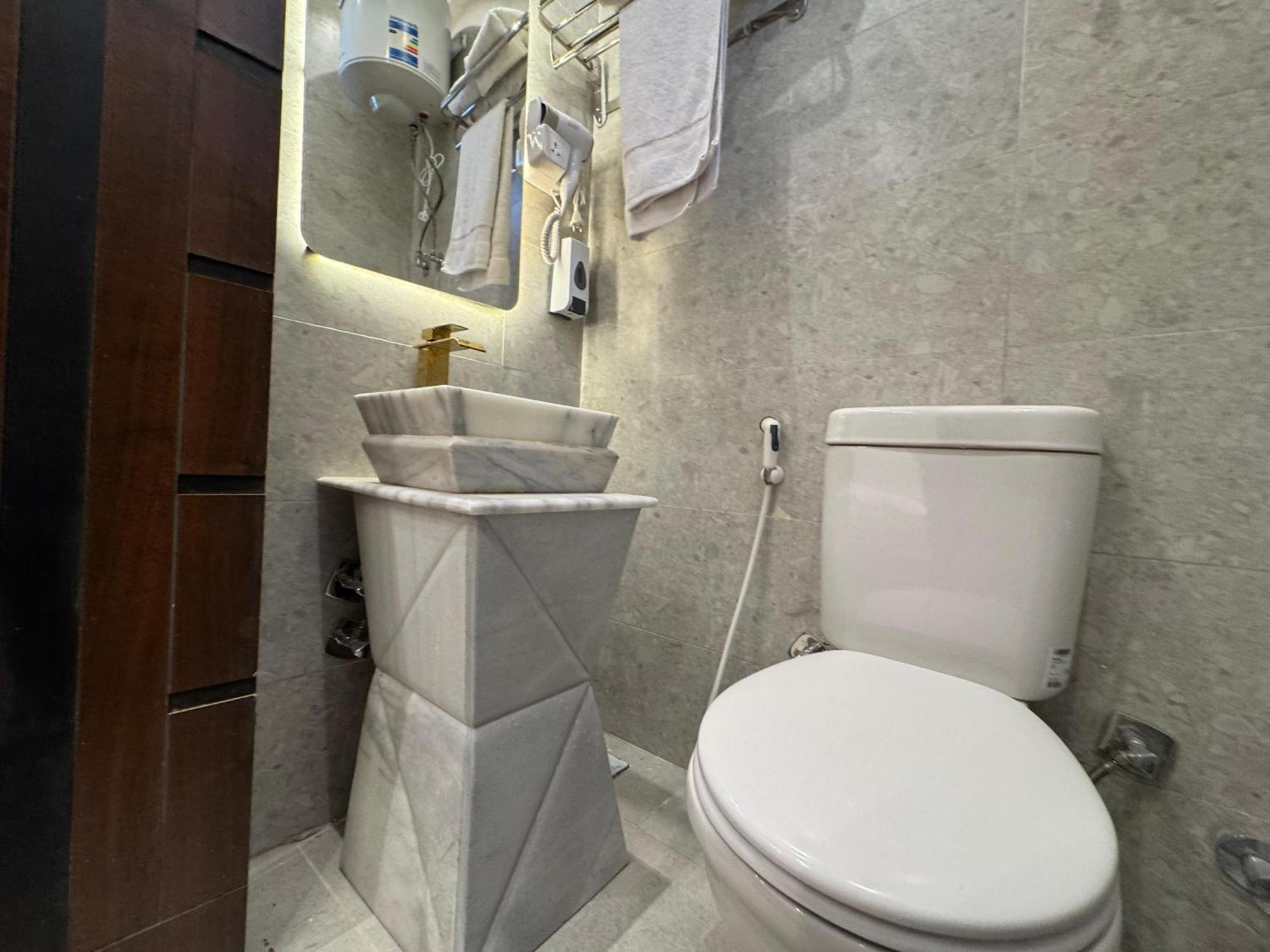 New White Pyramids Inn Ghatati エクステリア 写真