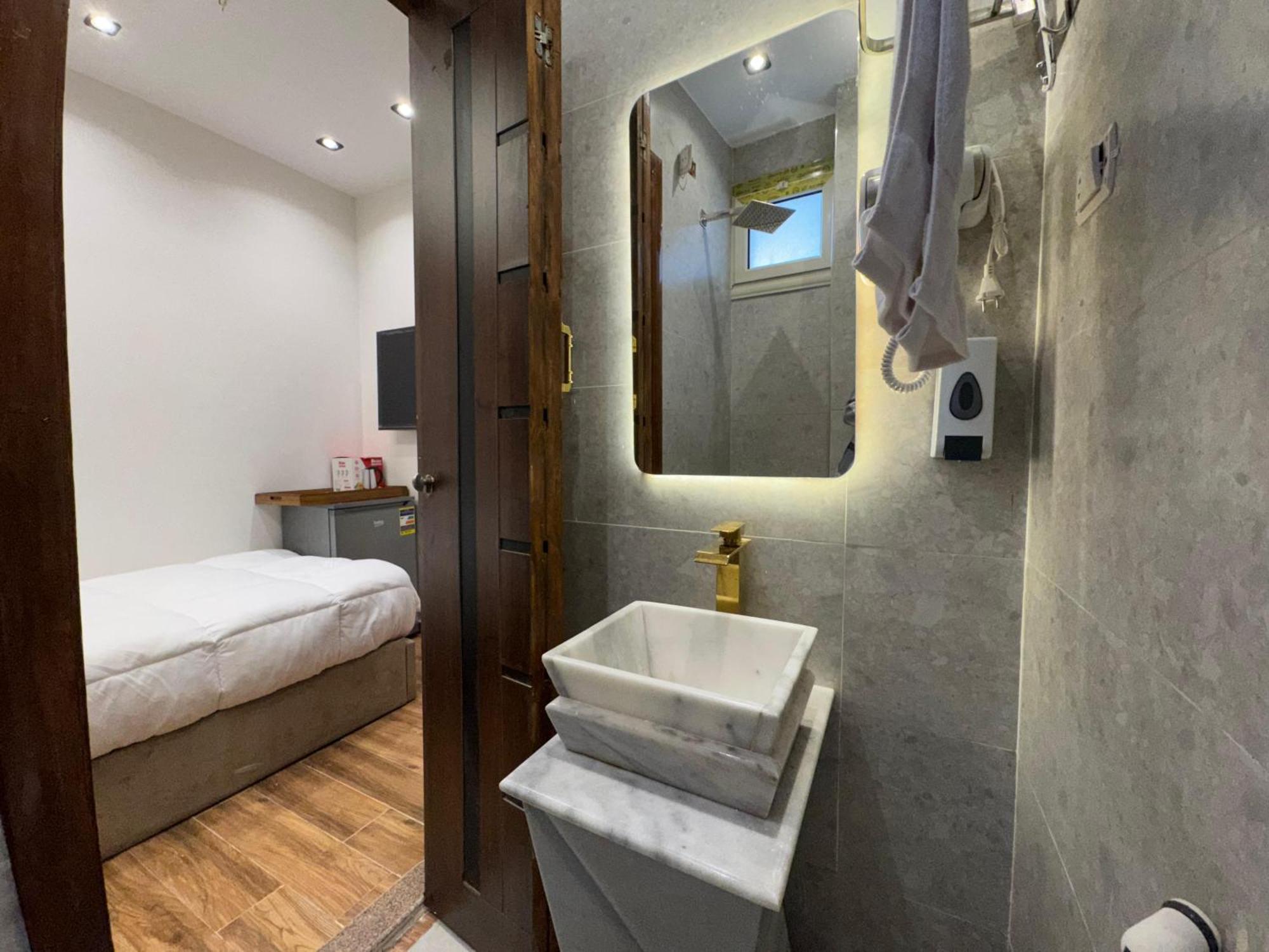 New White Pyramids Inn Ghatati エクステリア 写真