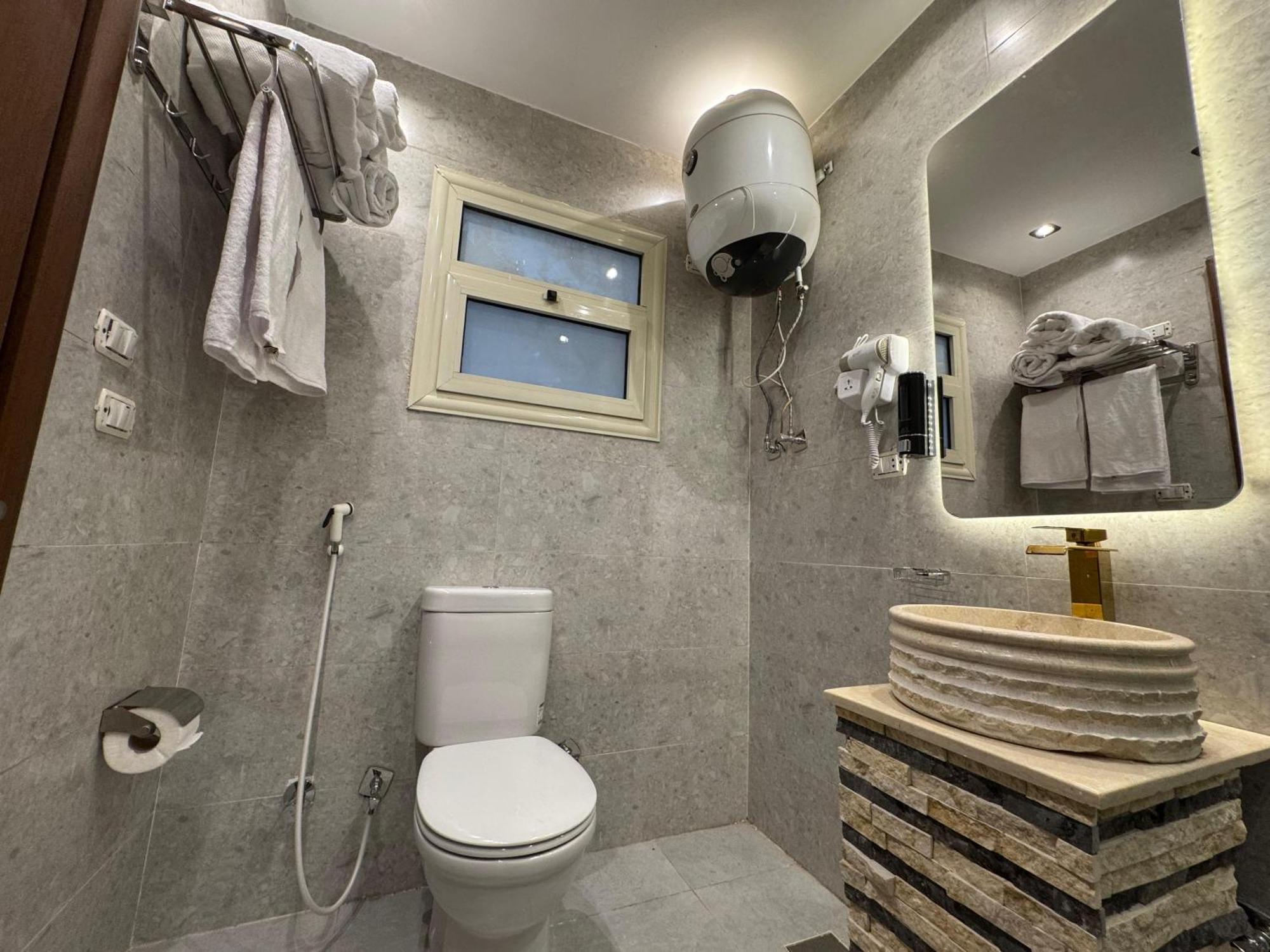 New White Pyramids Inn Ghatati エクステリア 写真