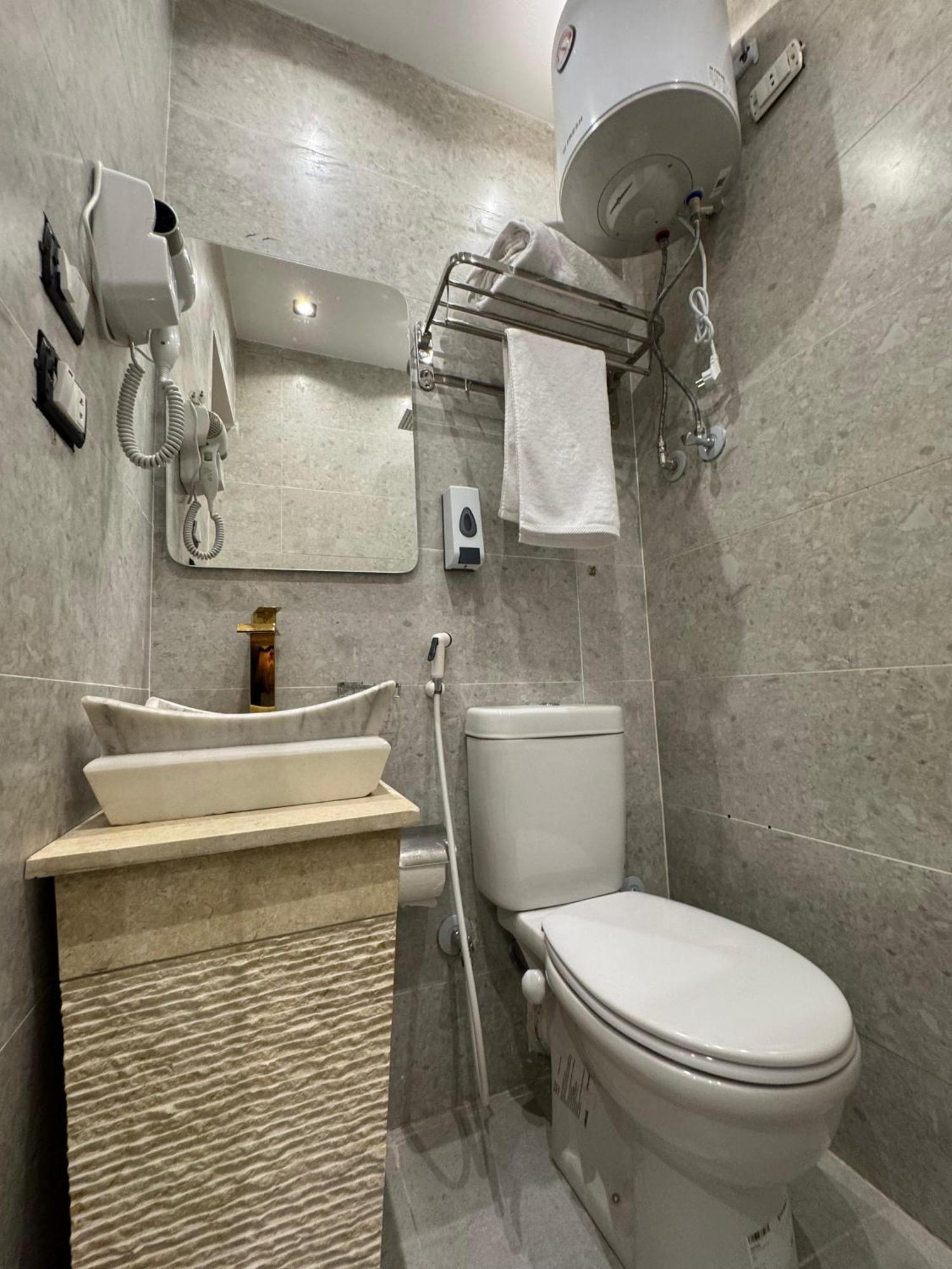New White Pyramids Inn Ghatati エクステリア 写真
