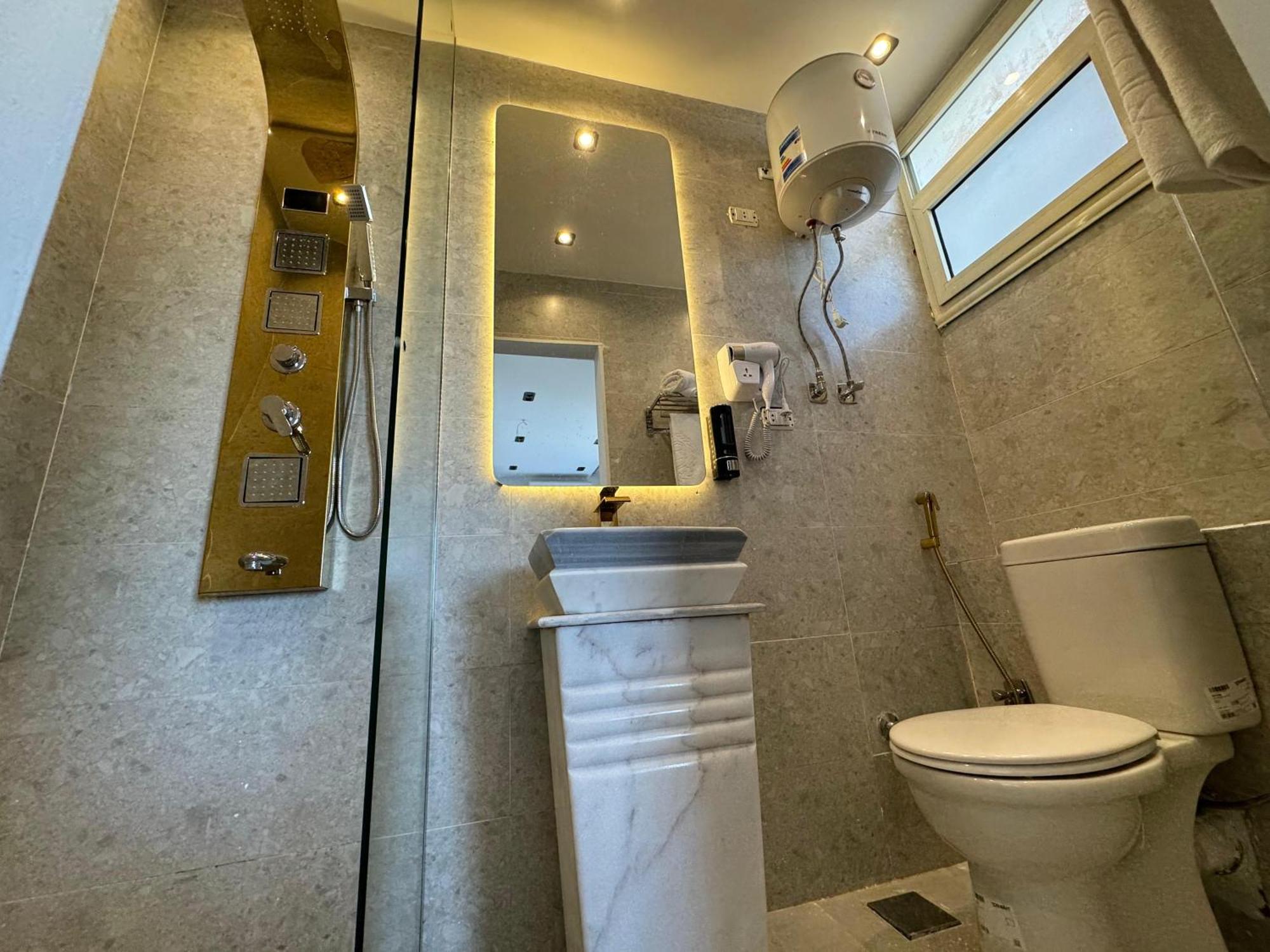 New White Pyramids Inn Ghatati エクステリア 写真