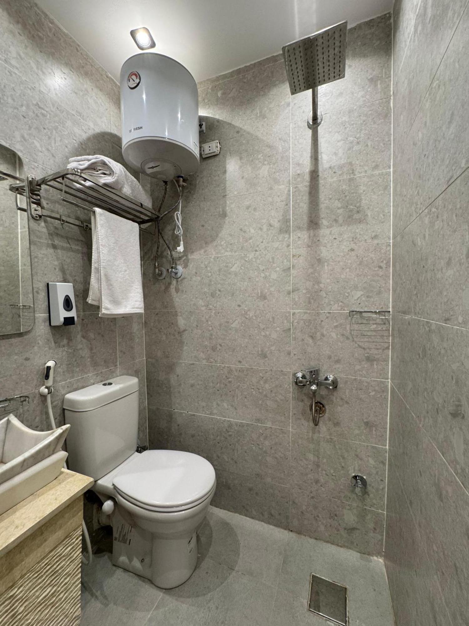New White Pyramids Inn Ghatati エクステリア 写真