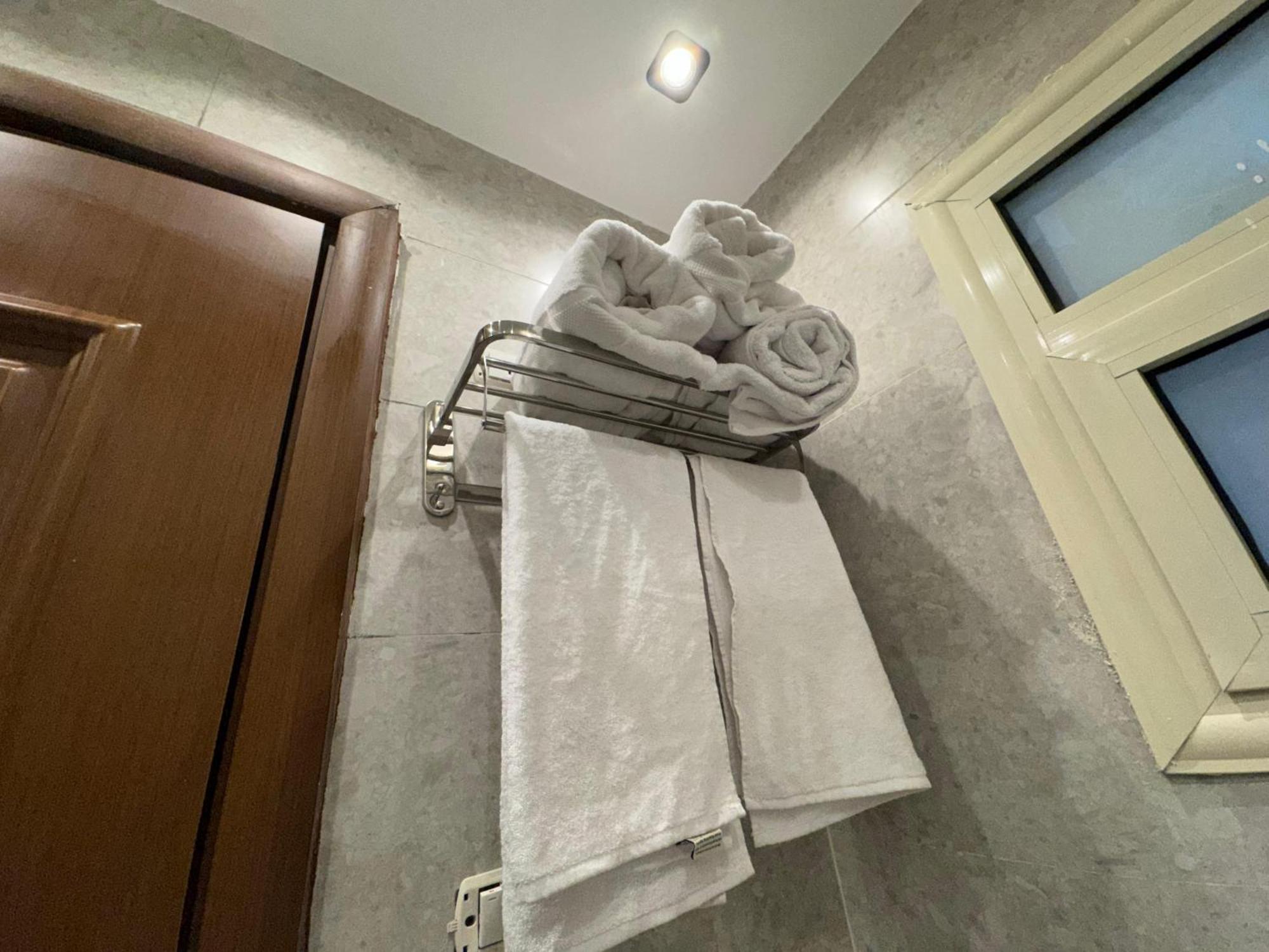 New White Pyramids Inn Ghatati エクステリア 写真