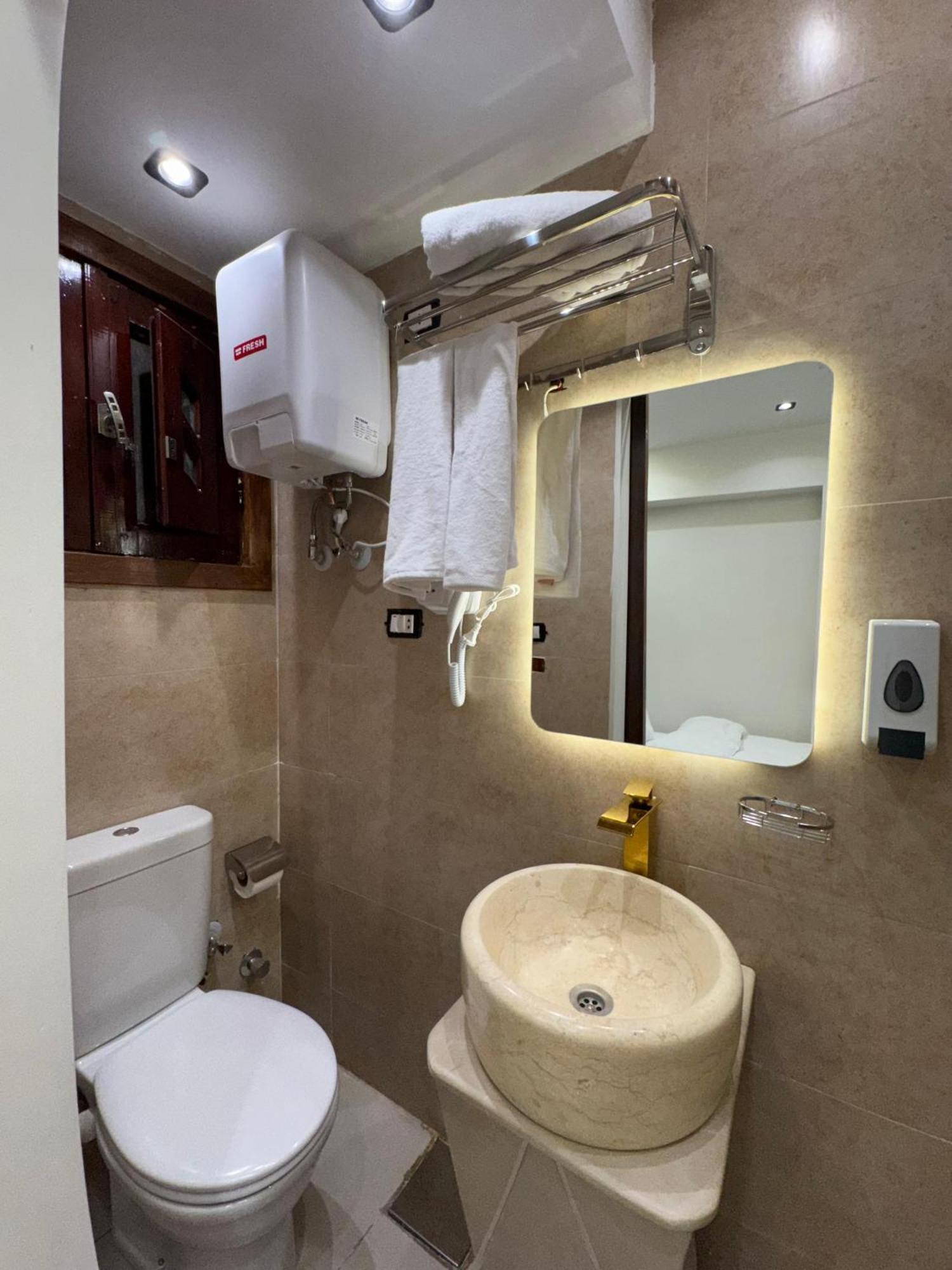 New White Pyramids Inn Ghatati エクステリア 写真