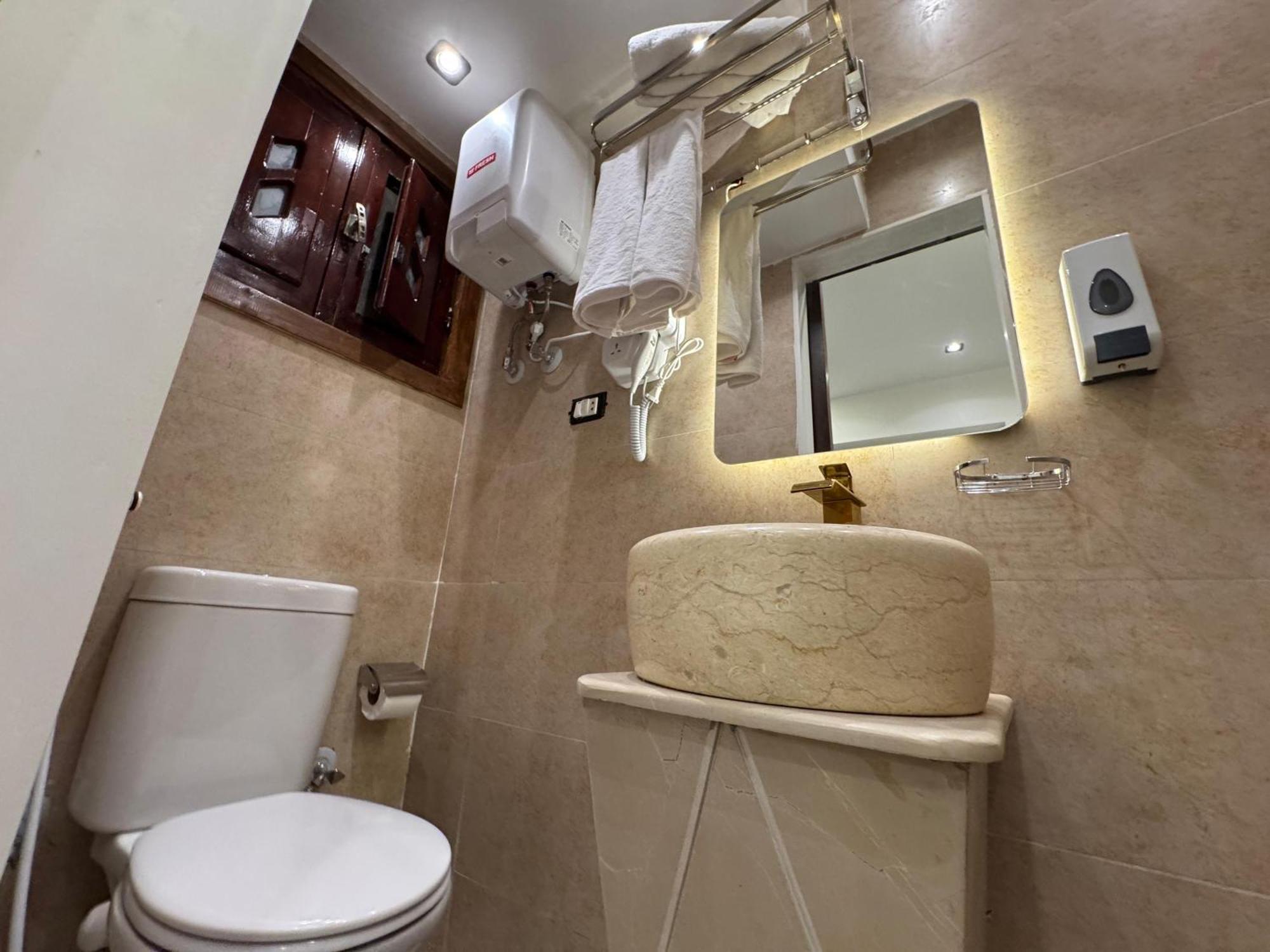 New White Pyramids Inn Ghatati エクステリア 写真