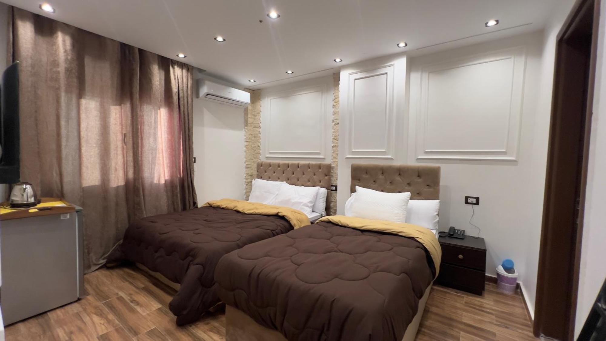 New White Pyramids Inn Ghatati エクステリア 写真