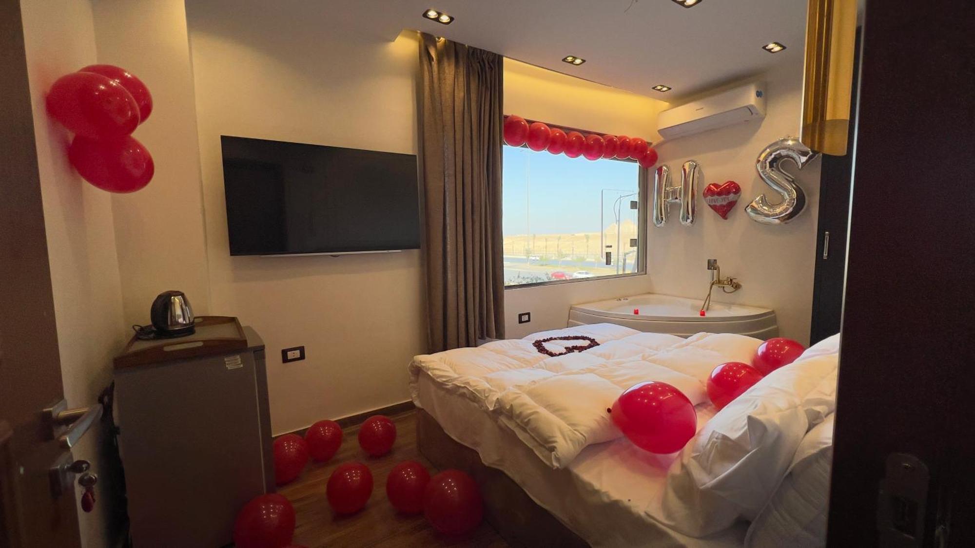New White Pyramids Inn Ghatati エクステリア 写真